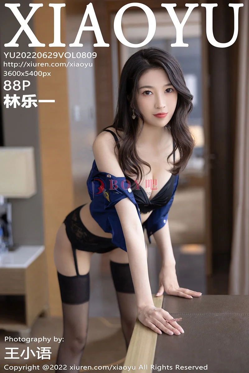 [XiaoYu语画界] Vol.809 模特林乐一蓝色上衣配黑短裙半脱露黑色内衣蕾丝吊袜诱惑写真-BOY吧