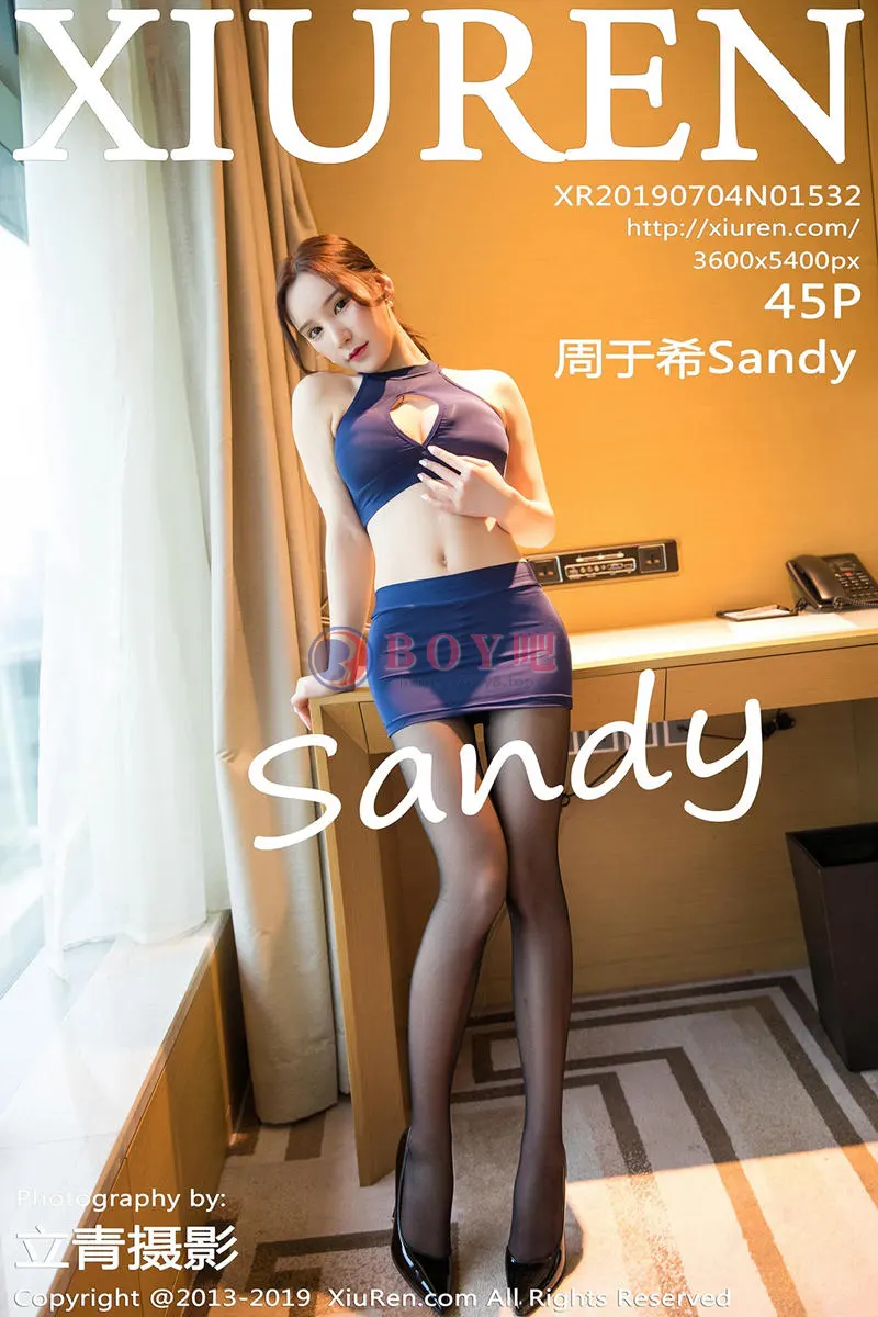 [XiuRen秀人网] No.1532 女神周于希Sandy私房蓝色短裙配无内黑丝裤袜秀美腿诱惑写真-BOY吧