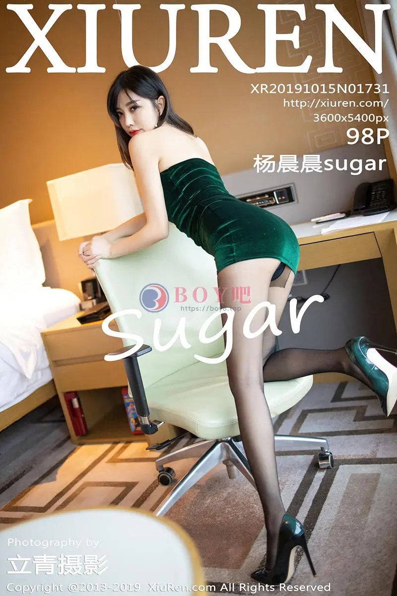 [XiuRen秀人网] No.1731 女神杨晨晨sugar私房墨绿色抹胸裙配黑丝裤袜秀美腿诱惑写真-BOY吧
