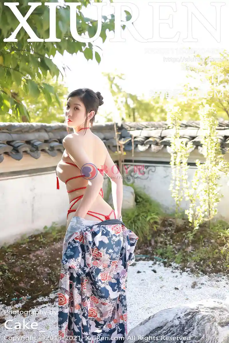[XiuRen秀人网] NO.4032 模特李雅柔大理旅拍户外脱绚丽和服露豪乳血滴子遮点诱惑写真 - BOY吧-BOY吧