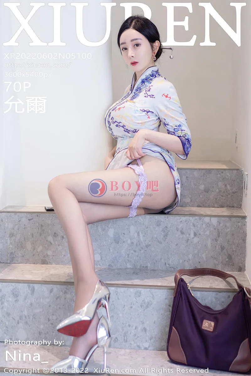 [XiuRen秀人网] No.5100 模特允爾大理旅拍性感蓝色图纹旗袍配超薄无内灰丝撩人诱惑写真 - BOY吧-BOY吧