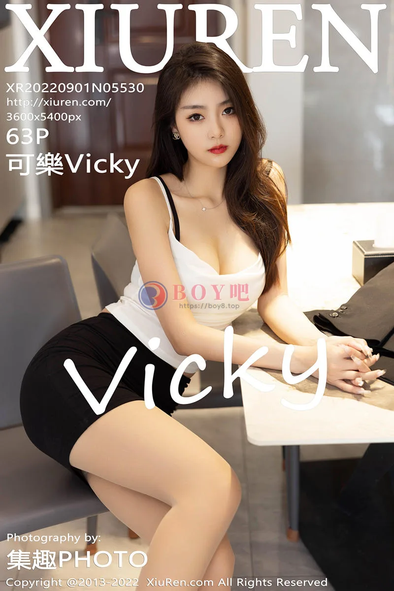 [XiuRen秀人网] No.5530 模特可乐Vicky性感白T配黑短裙露超薄肉丝秀翘臀美腿诱惑写真-BOY吧