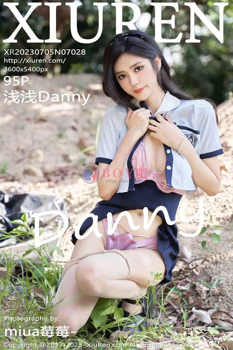 [XiuRen秀人网] No.7028 模特浅浅Danny户外脱性感Jk露粉色蕾丝内衣秀完美身材诱惑写真-BOY吧