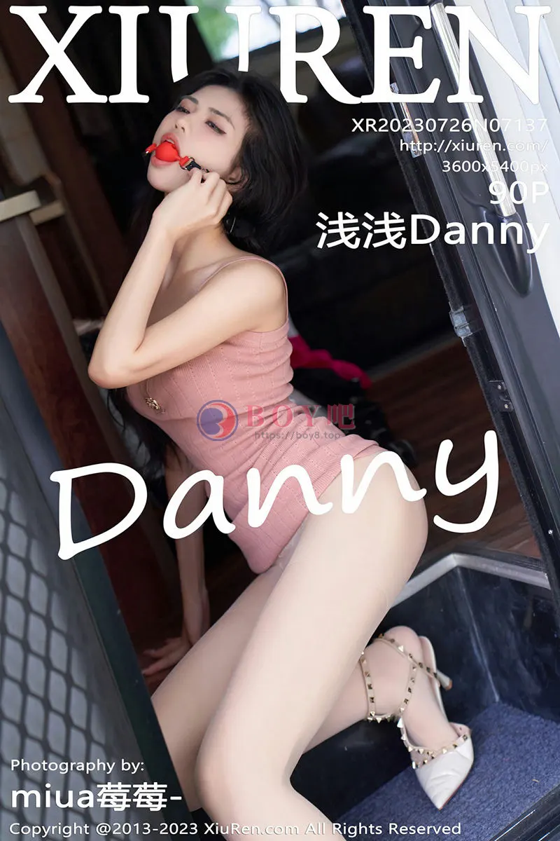 [XiuRen秀人网] No.7137 模特浅浅Danny性感粉色连衣裙配开档肉丝秀丰腴身姿诱惑写真-BOY吧