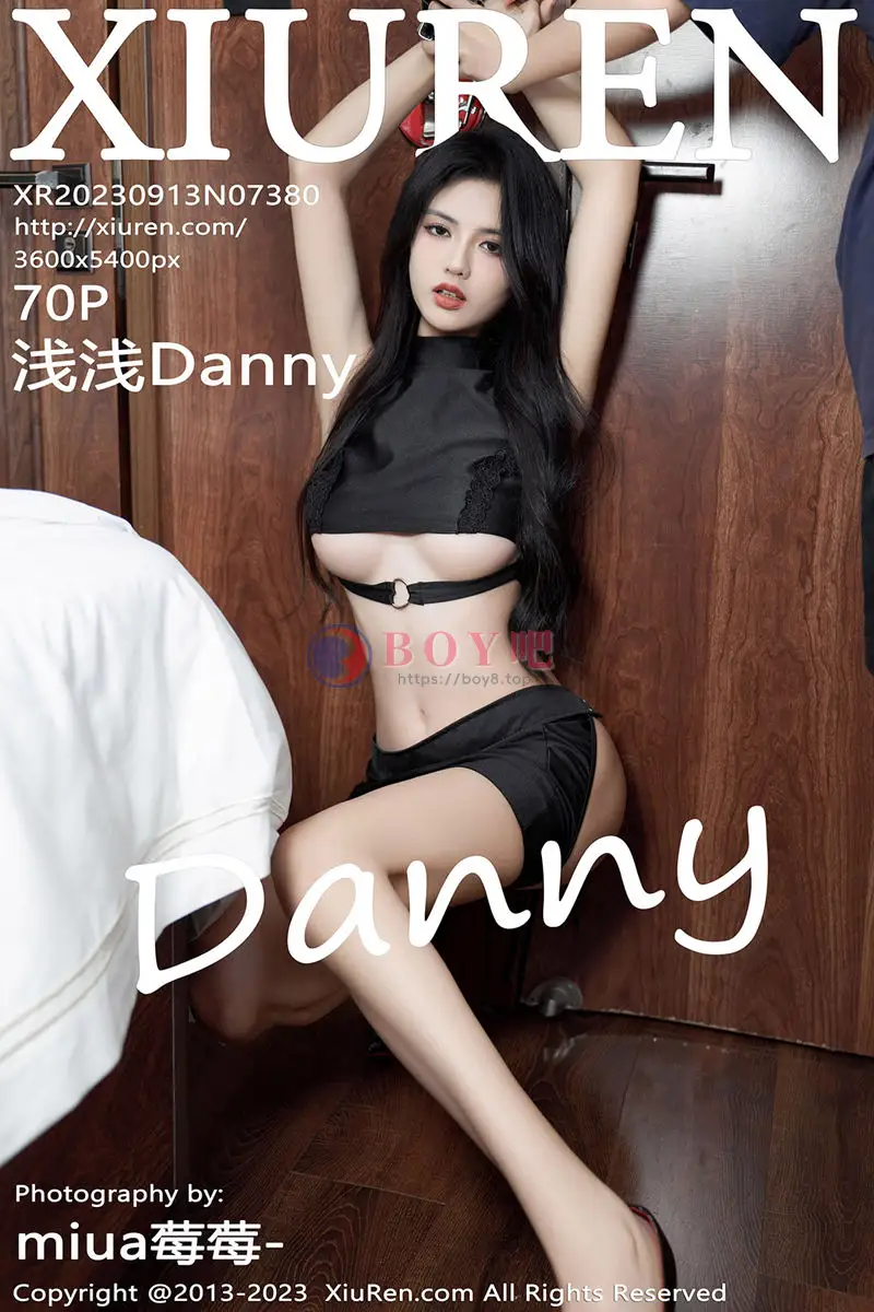 [XiuRen秀人网] No.7380 模特浅浅Danny性感黑色短款上衣配黑短裙秀黑丝网袜诱惑写真-BOY吧