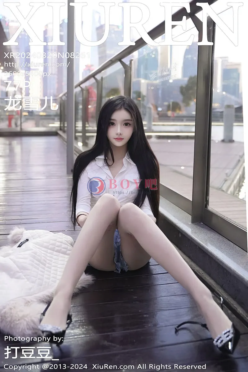 [XiuRen秀人网] No.8261 模特龙雪儿性感白色上衣配超短牛仔裤秀曼妙身姿撩人诱惑写真-BOY吧