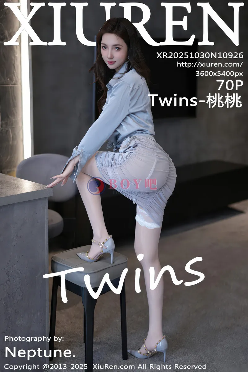 [XiuRen秀人网] NO.10926 模特Twins-桃桃性感浅色连衣短裙配白丝吊袜秀曼妙身姿诱惑写真-BOY吧