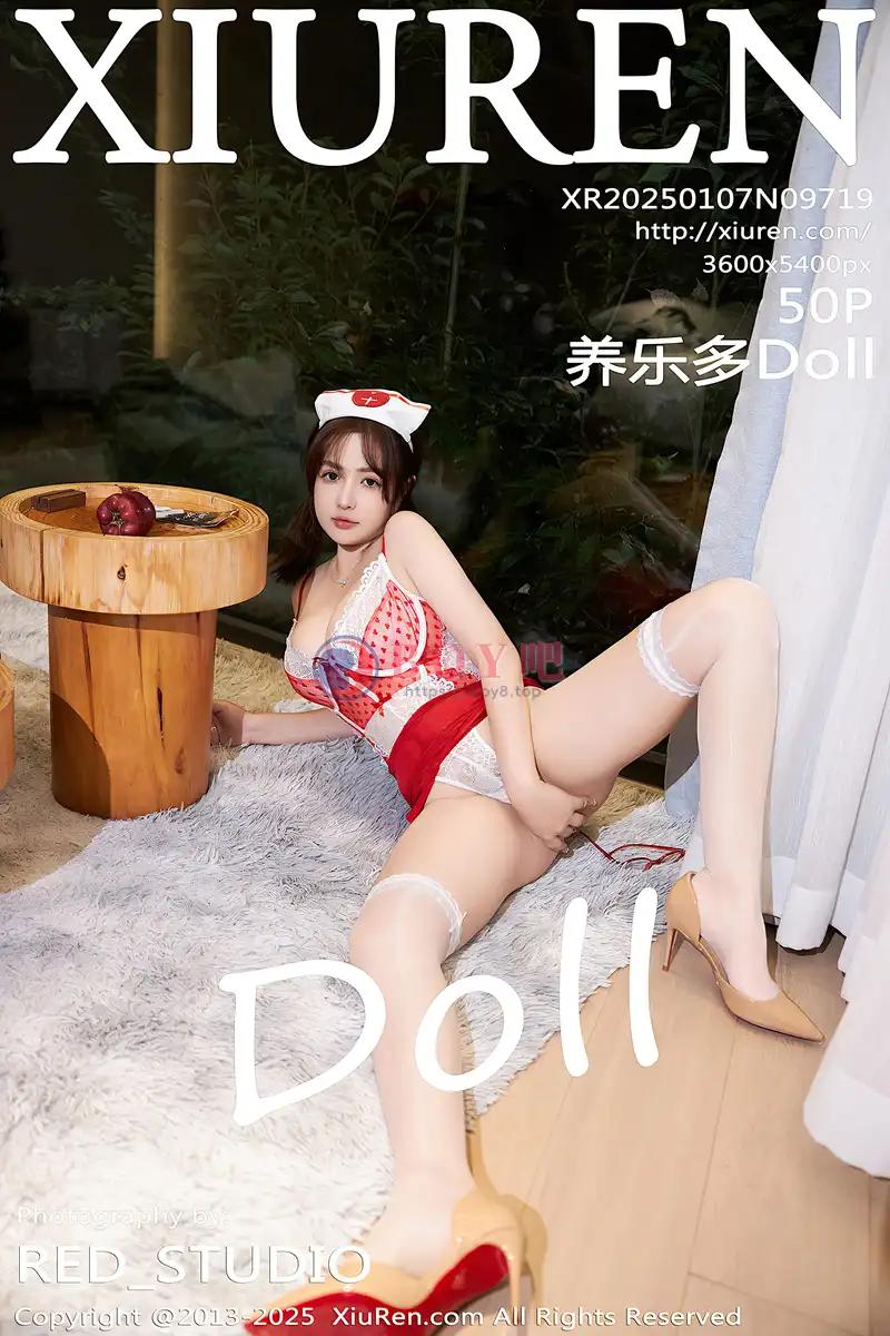 [XiuRen秀人网] NO.9719 模特养乐多Doll性感红色情趣护士装配白丝袜秀完美身材诱惑写真-BOY吧