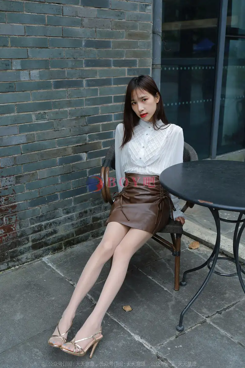 [IESS异思趣向] 2022.05.09 丝享家 1083 美子 金色凉鞋 [84P-136MB]-BOY吧