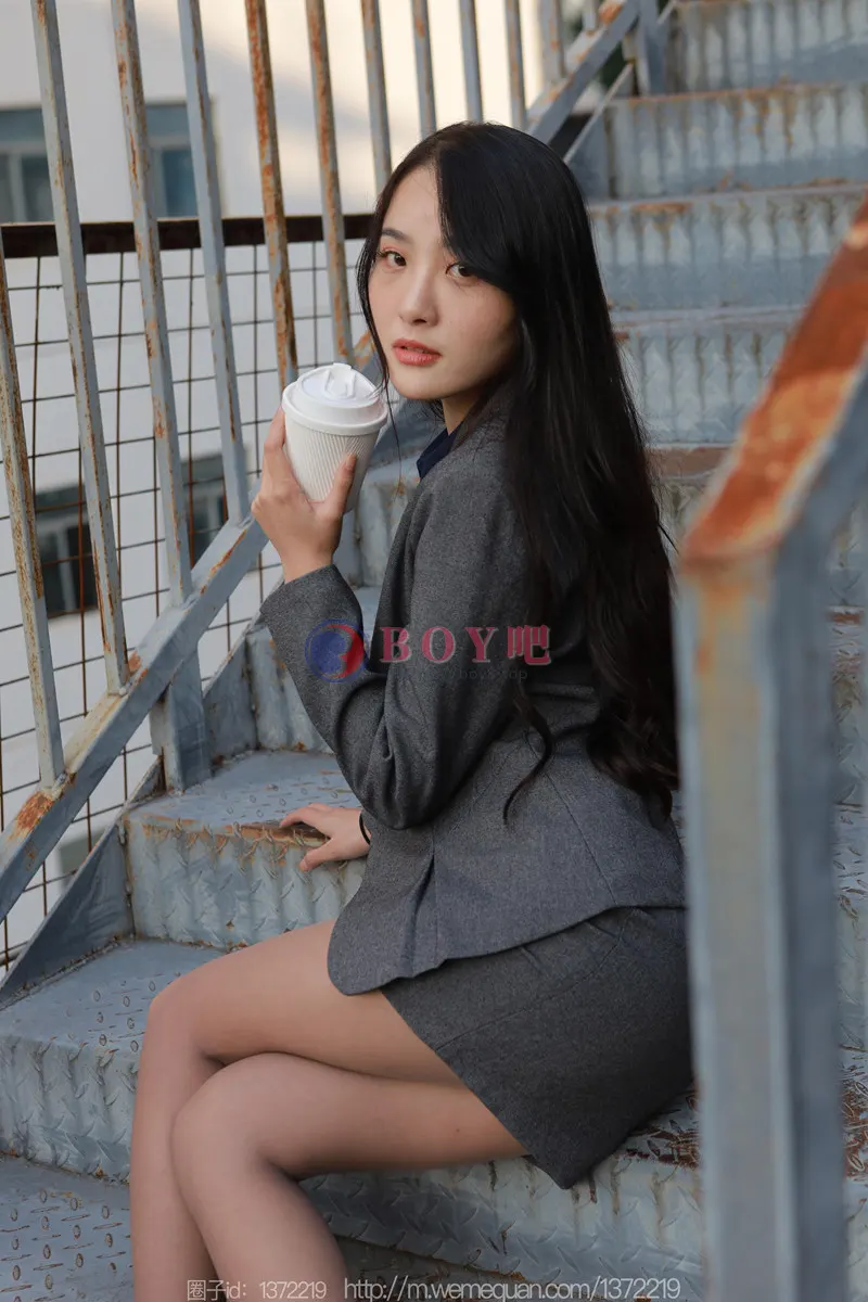 [IESS异思趣向] 2022.12.17 丝享家 1301 婉萍 温柔OL风 [88P-101MB]-BOY吧