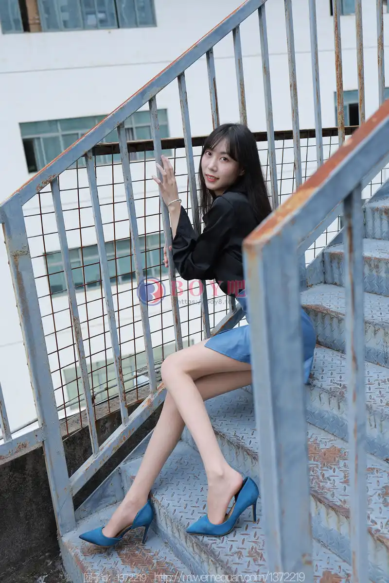 [IESS异思趣向] 2022.12.18 丝享家 1302 团团 迷人的蓝色 [84P-106MB]-BOY吧