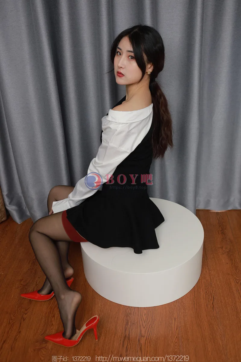 [IESS异思趣向] 2023.02.10 丝享家 1357 小宝 吊带情节 [89P-110MB]-BOY吧
