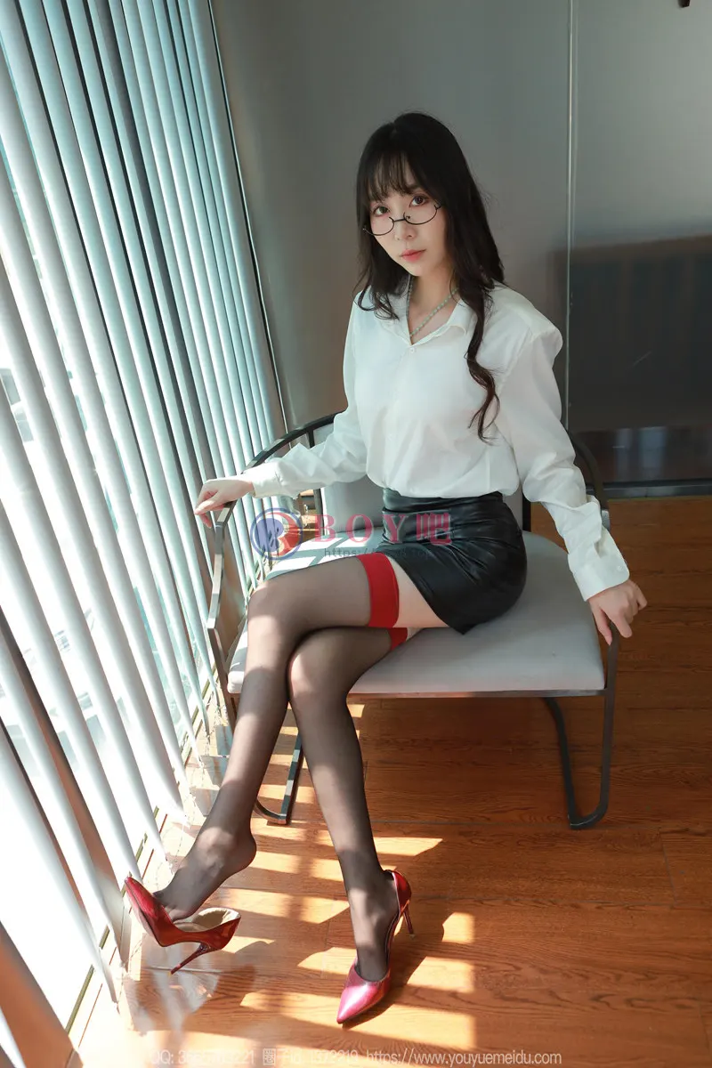 [IESS异思趣向] 2024.10.04 丝享家 1863 团团 双红长腿 [90P-87MB]-BOY吧