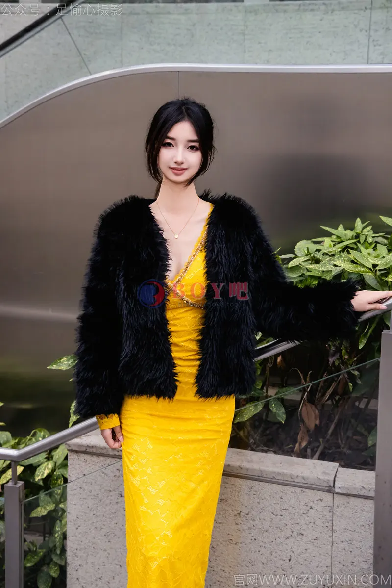 [足愉心] NO.010 星朵（搭配：黑色毛衫、黄色连衣裙、绒毛拖鞋、白色棉袜、裸足） [110P+2V-5.56GB]-BOY吧