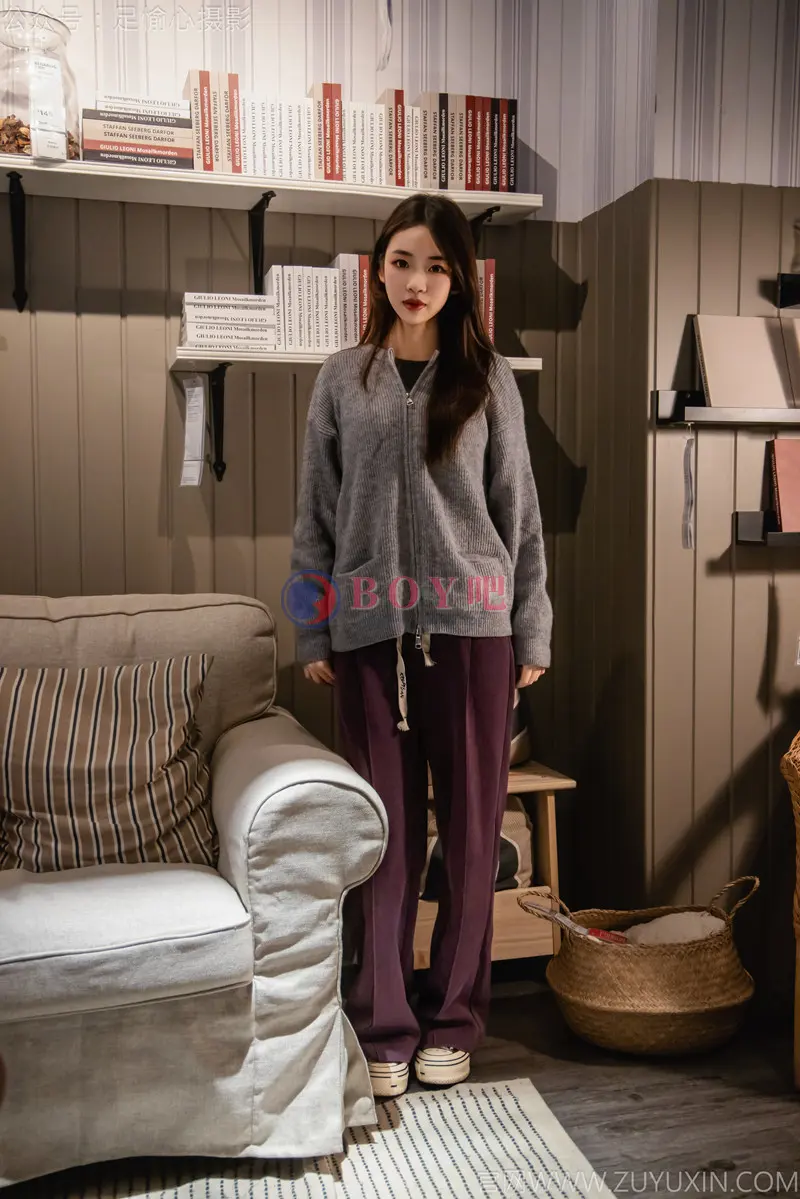 [足愉心] NO.016 软软（搭配：灰色线套、紫色长裤、帆布鞋、卡通棉袜、裸足） [110P+2V-3.35GB]-BOY吧