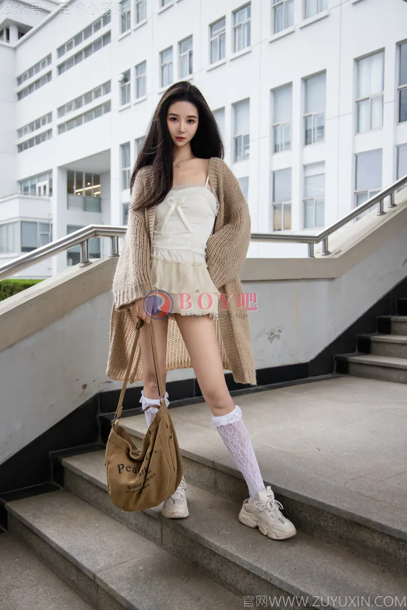 [足愉心] NO.017 南南（搭配：针织长衣、白色吊带、运动鞋、白色丝袜、裸足） [110P+2V-3.60GB]-BOY吧