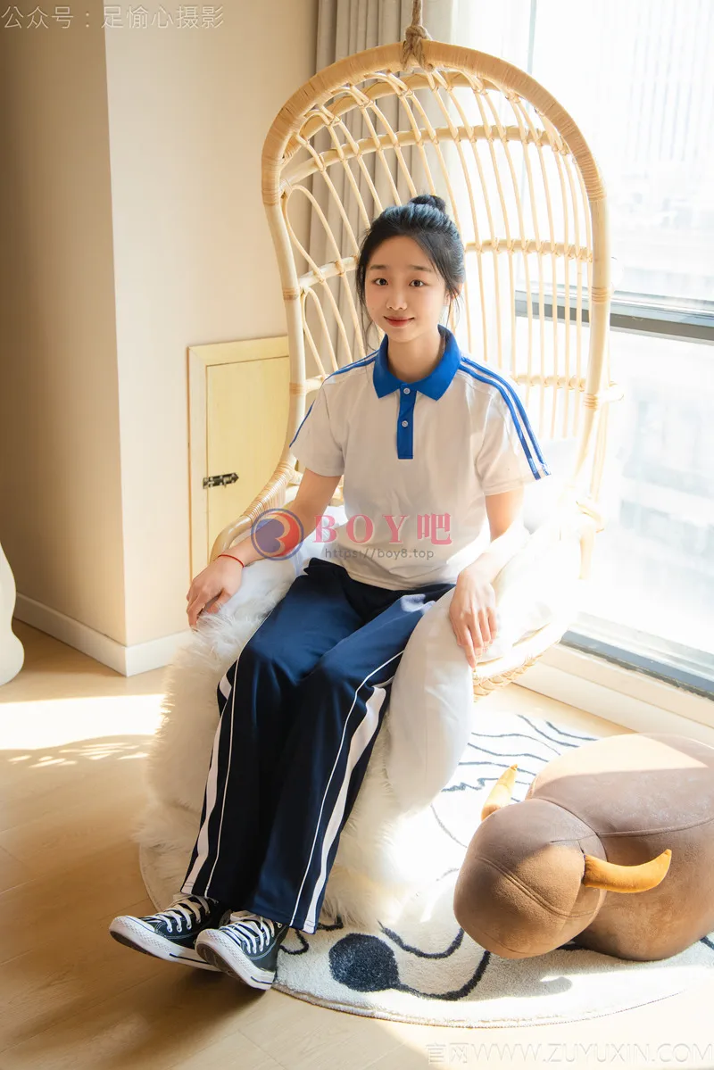 [足愉心] NO.031 奶芙（搭配：校服、帆布鞋、白色棉袜、裸足） [110P+2V-5.16GB]-BOY吧