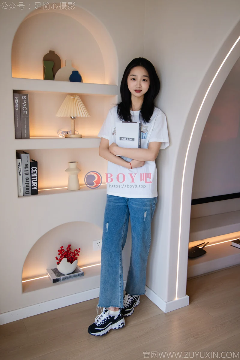 [足愉心] NO.035 奶芙（搭配：白T恤、牛仔裤、运动鞋、白色棉袜、裸足） [115P+2V-5.71GB]-BOY吧