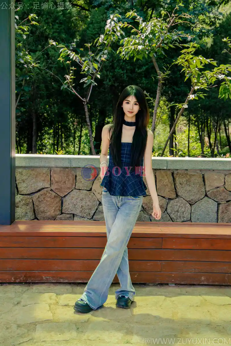 [足愉心] NO.049 小瑶（搭配：蓝色格子吊带、牛仔长裤、白棉袜、洞洞鞋、裸足） [120P+2V-5.47GB]-BOY吧